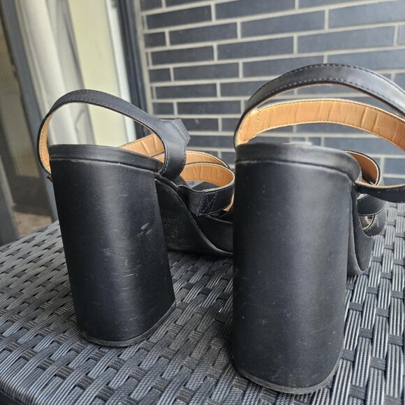 Vizzano Women's 5 Inch Platform Strap Sandal with Gold Buckle Accent Size 9 - Picture 6 of 12